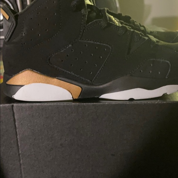 Boys Jordan’s sneakers - Picture 3 of 7